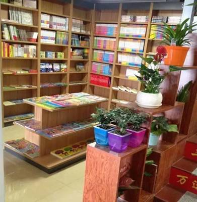 楚天小學(xué)旁文具店引家長(zhǎng)熱議，荊門楚街再現(xiàn)購(gòu)物熱潮